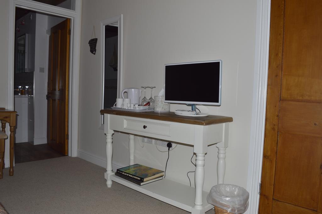Troedyrhiw Bed & Breakfast Cardigan Room photo