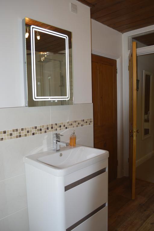 Troedyrhiw Bed & Breakfast Cardigan Room photo
